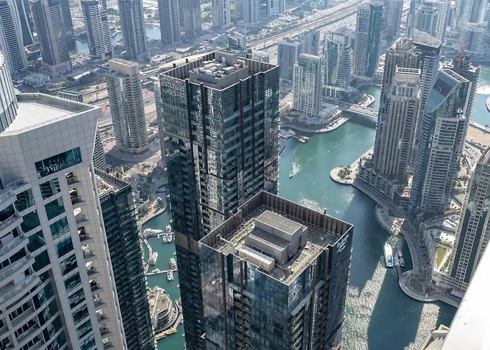 Stunning 1-Bedroom Apartment With Marina Views