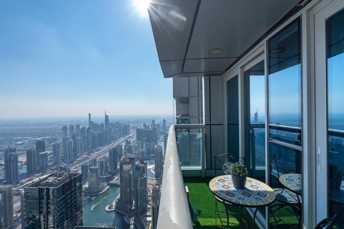 Stunning 1-bedroom With Marina Views