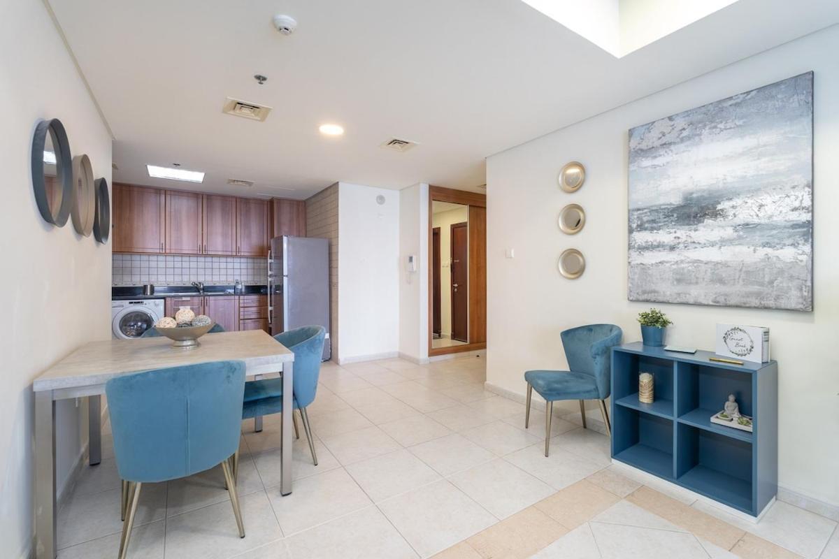 Apartment Stunning 1-bedroom With Marina Views *