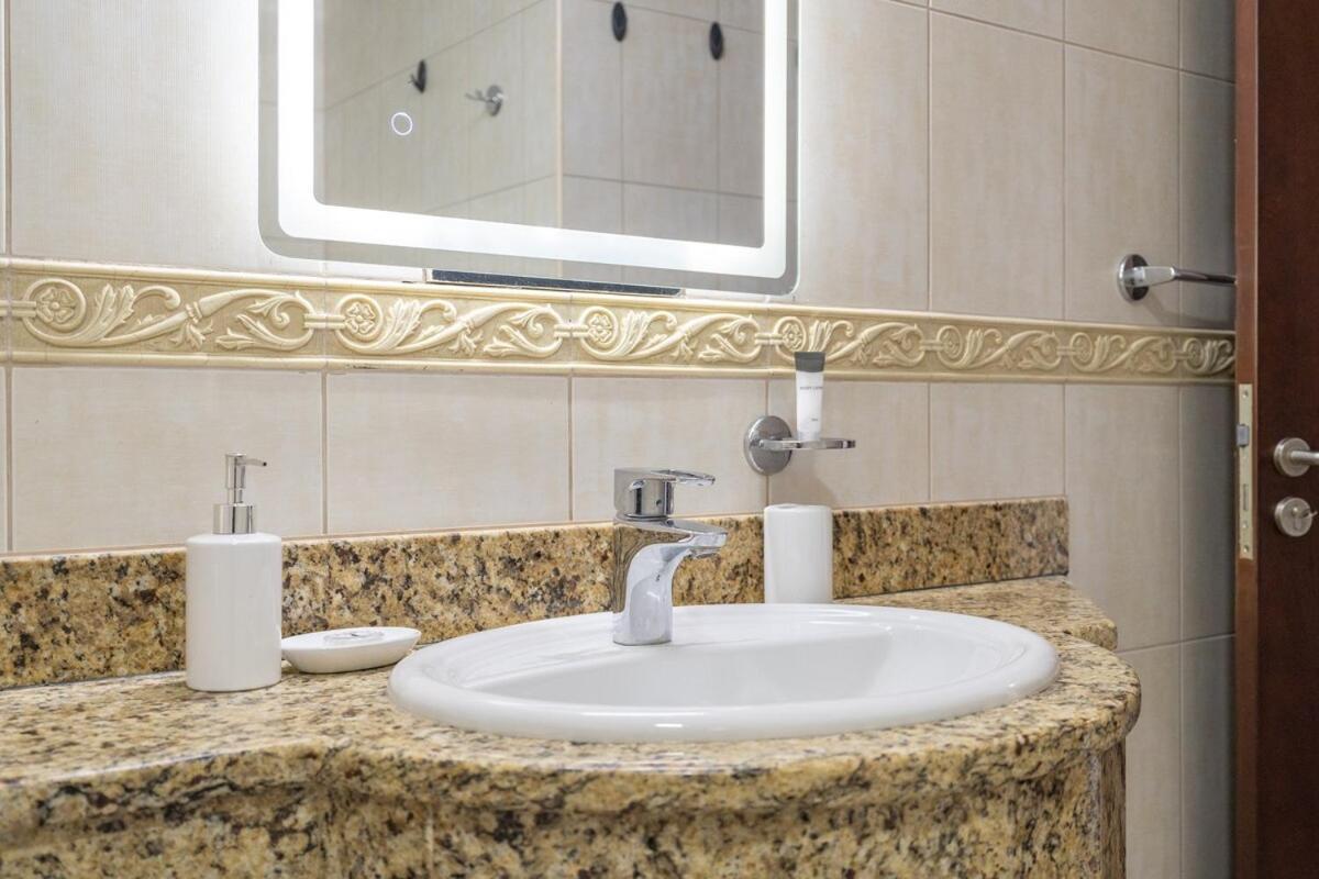 Stunning 1-bedroom With Marina Views * Dubai