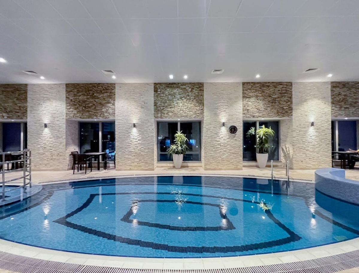 Stunning 1-bedroom With Marina Views Apartment *