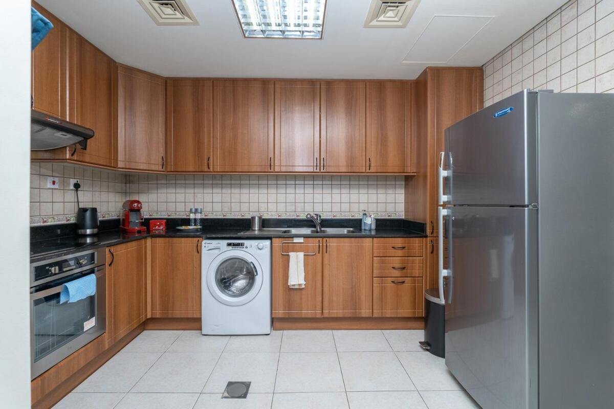 Apartment Stunning 1-bedroom With Marina Views