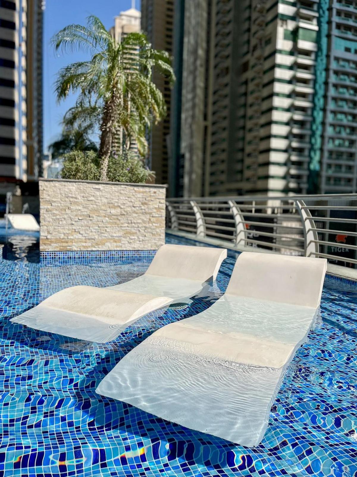 Stunning 1-bedroom With Marina Views Dubai