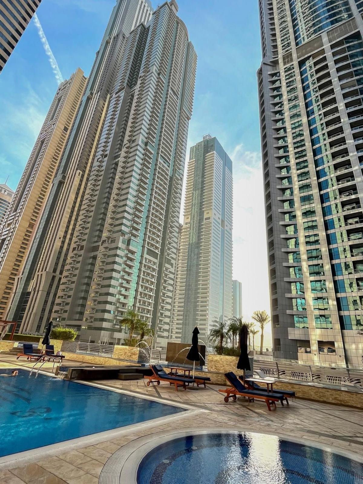 Stunning 1-bedroom With Marina Views