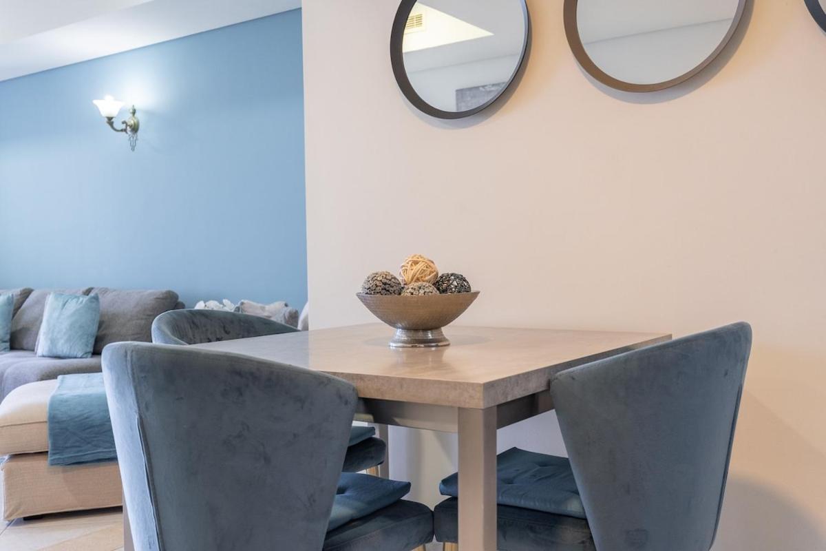 Apartment Stunning 1-bedroom With Marina Views