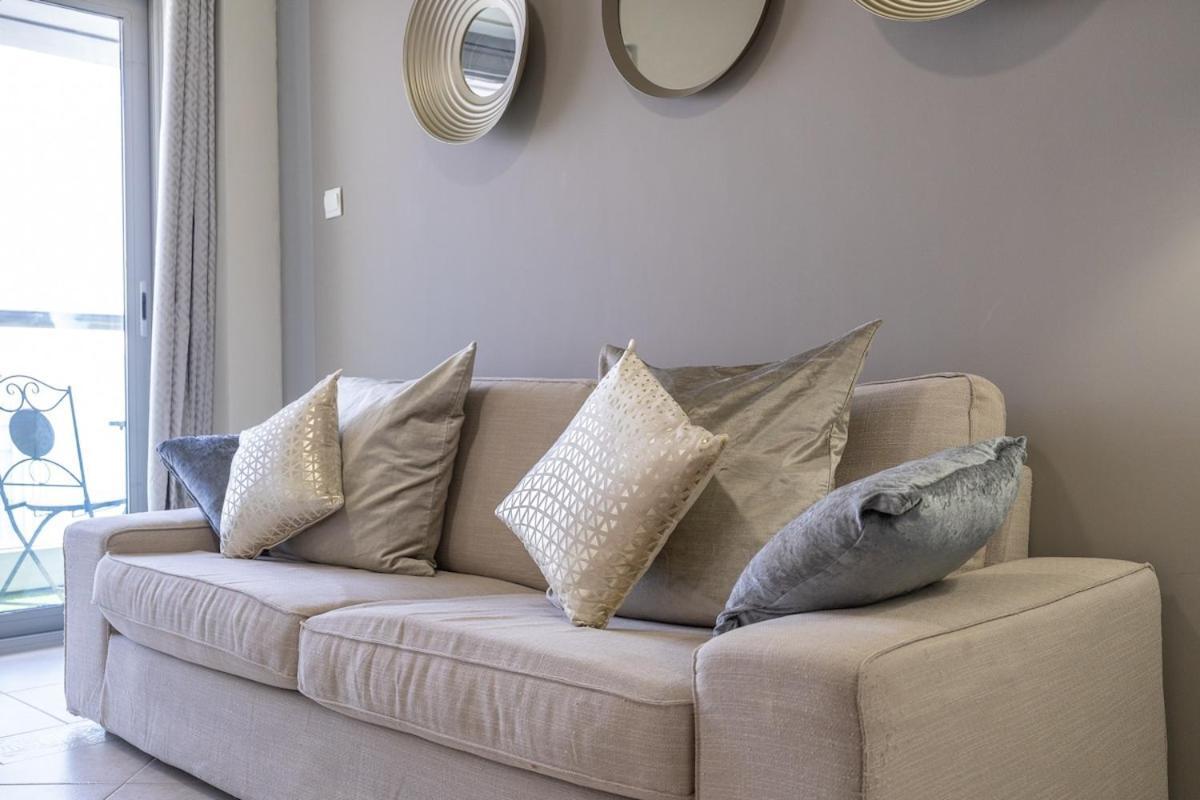 Stunning 1-bedroom With Marina Views *