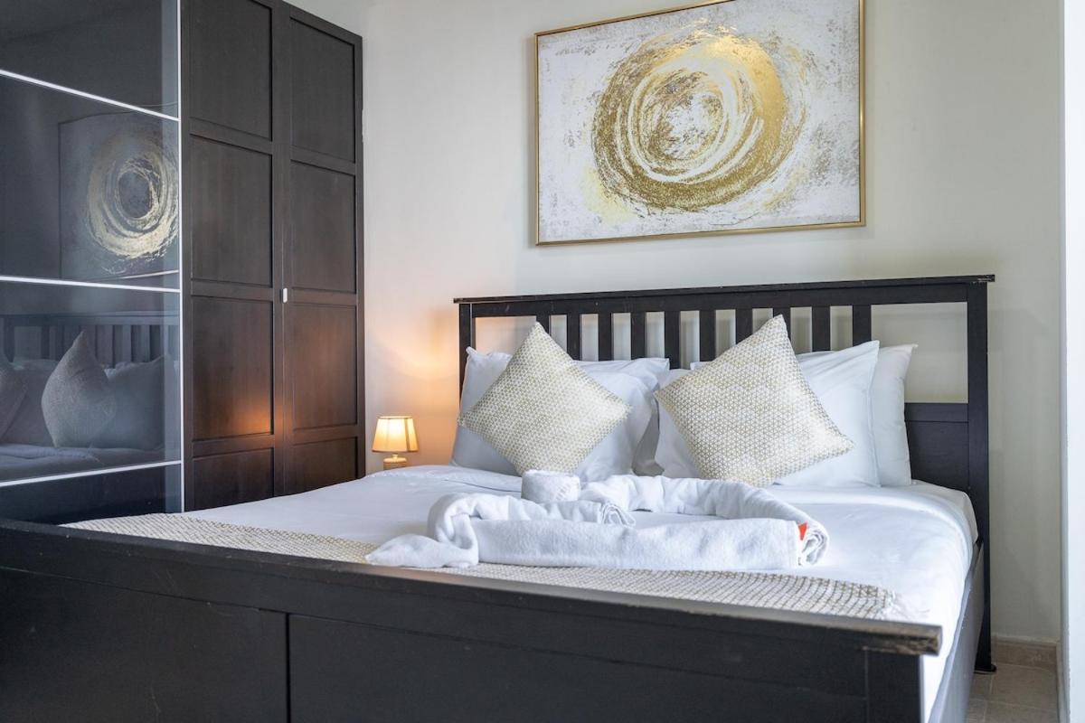 Stunning 1-bedroom With Marina Views