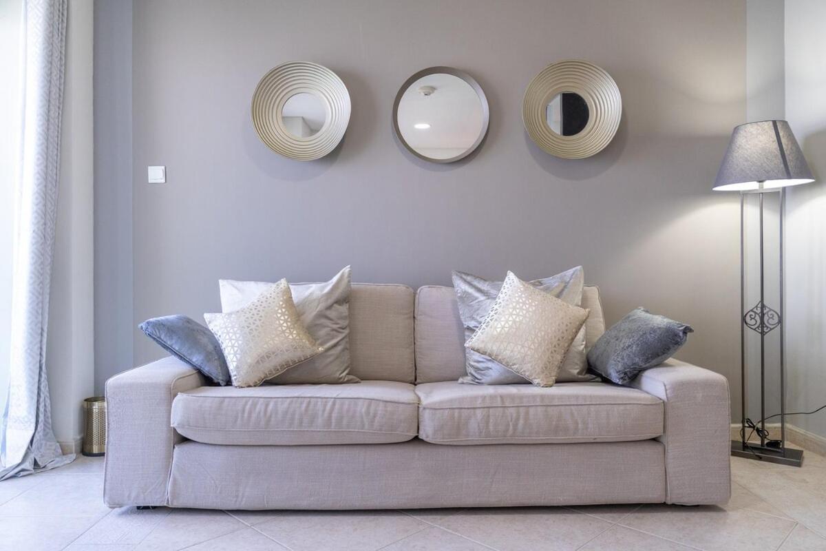 Stunning 1-bedroom With Marina Views Apartment