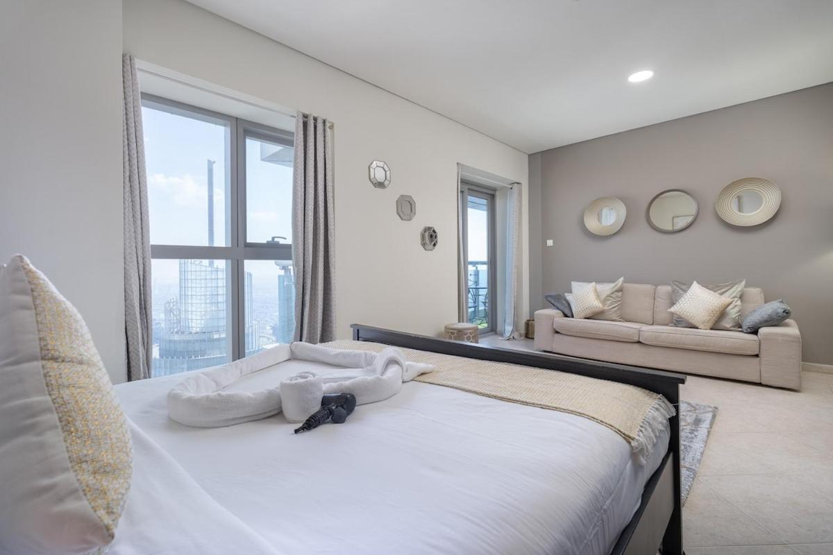 Stunning 1-bedroom With Marina Views *