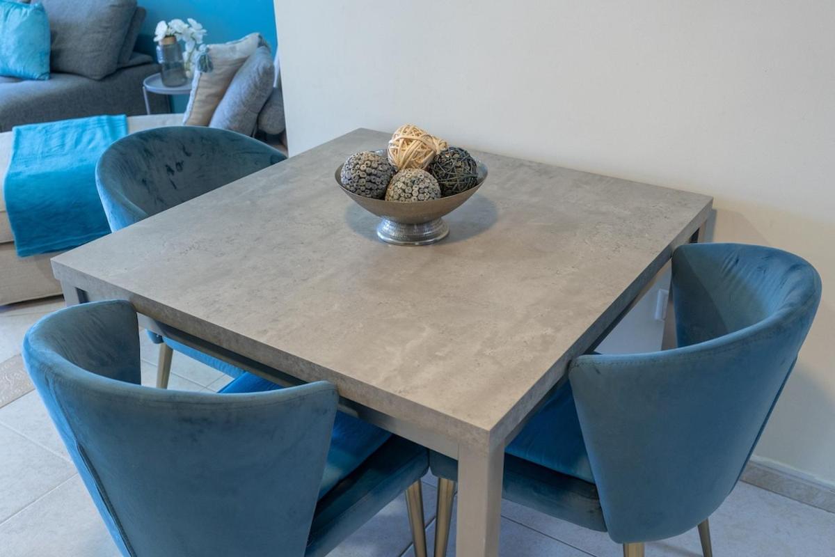 Stunning 1-bedroom With Marina Views *