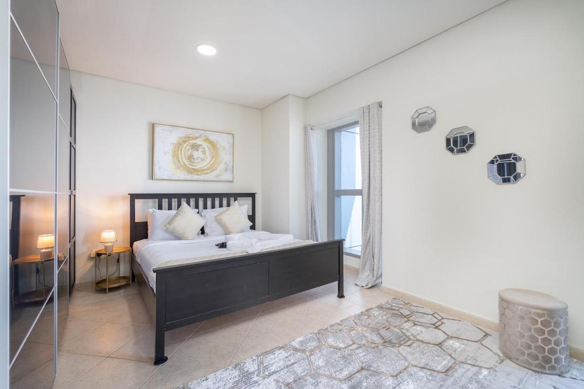 Stunning 1-bedroom With Marina Views Dubai
