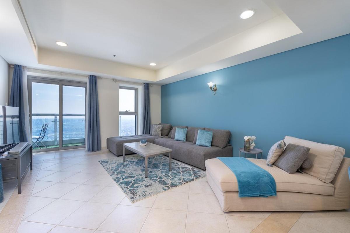 Stunning 1-bedroom With Marina Views Apartment