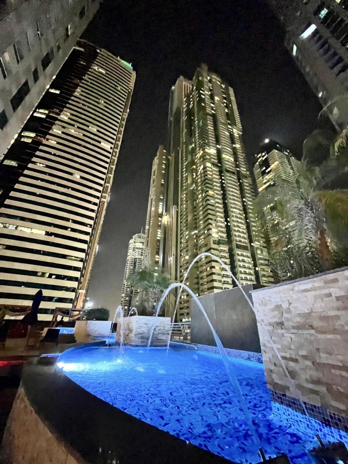 Stunning 1-bedroom With Marina Views Dubai